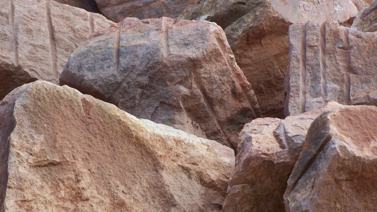 Große Brocken aus Rochlittzer Porphyrtuff
