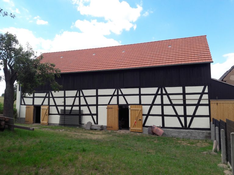 Zu sehen ist eine zur Herberge sanierte Scheune.