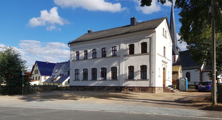 Zu sehen ist die Kirchschule in Frauendorf.