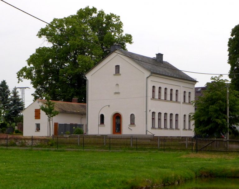 Zu sehen ist die Kirchschule in Frauendorf.